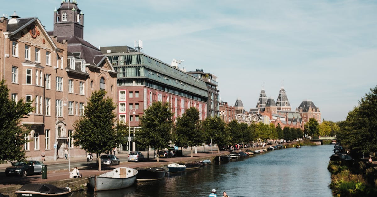 Real-Life Dialogues: Practicing Dutch in Local Settings